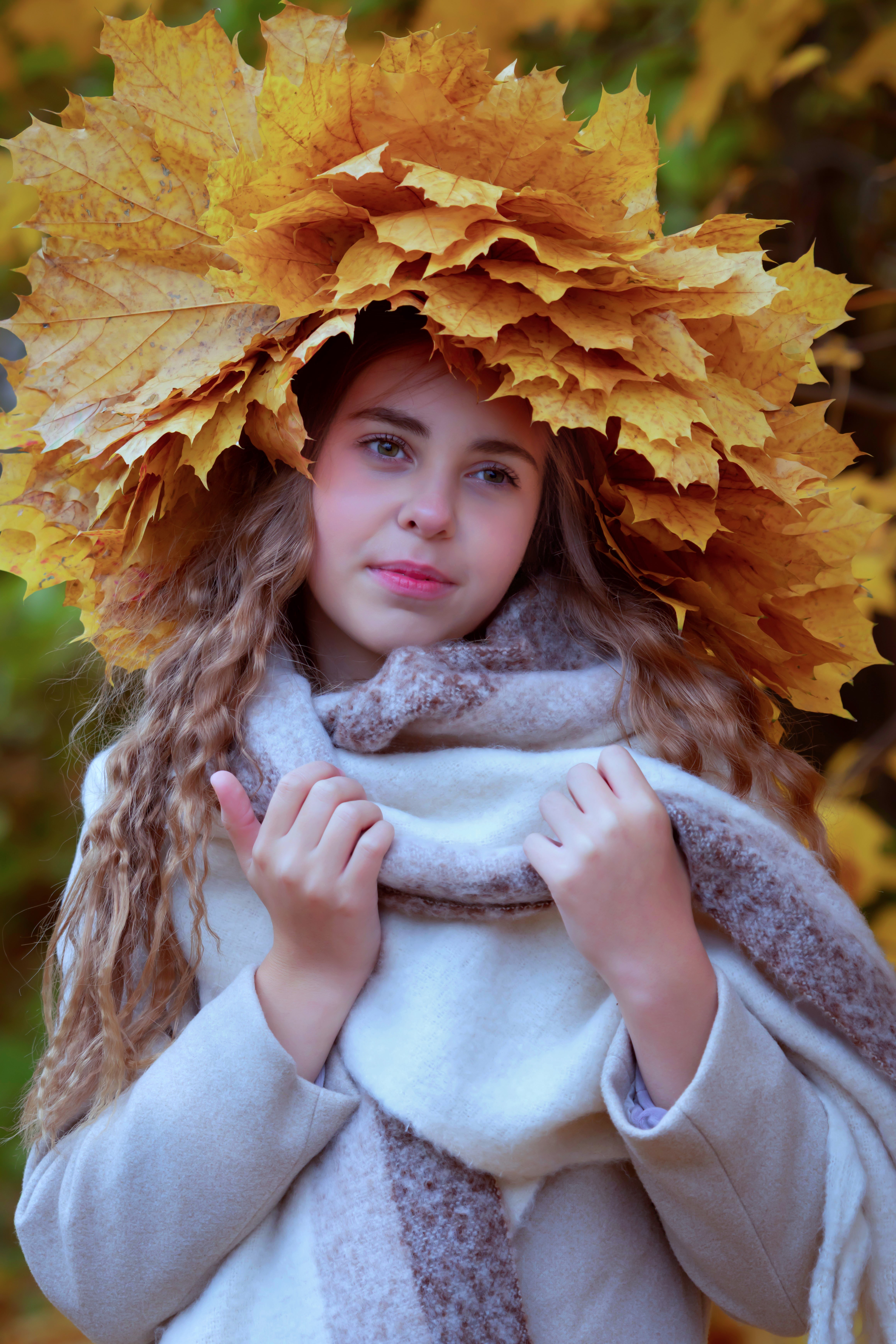 Девушка, осенний венок, листья, осень, октябрь, шарф, пальто, Герцен Наталья