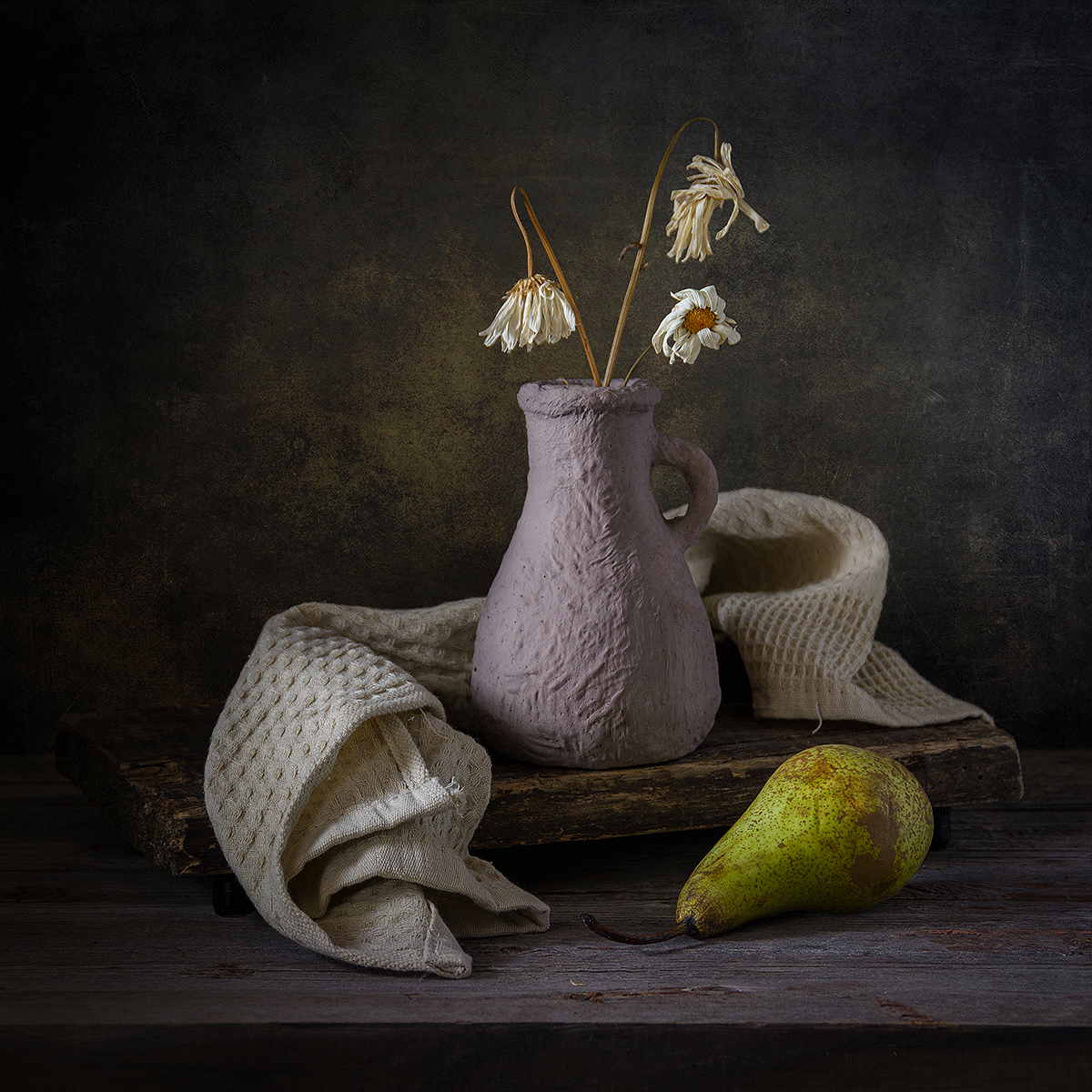 груша, ваза, цветы, подставка, салфетка, Алексей Бычков