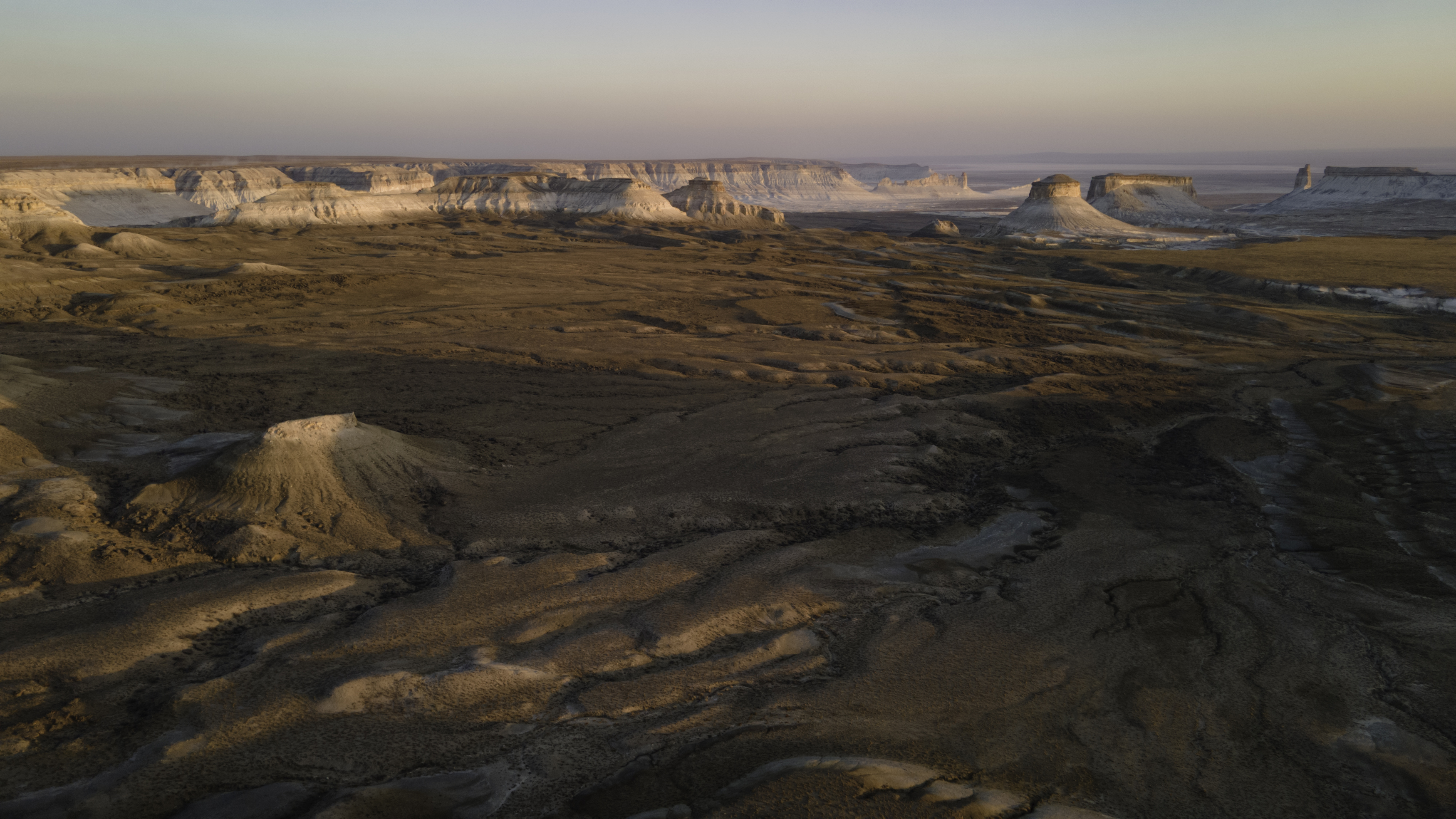 Казахстан, полуостров Мангышлак, Мангыстау, урочище Бозжыра, закат, Бозжыра,, Гаврилов Юрий