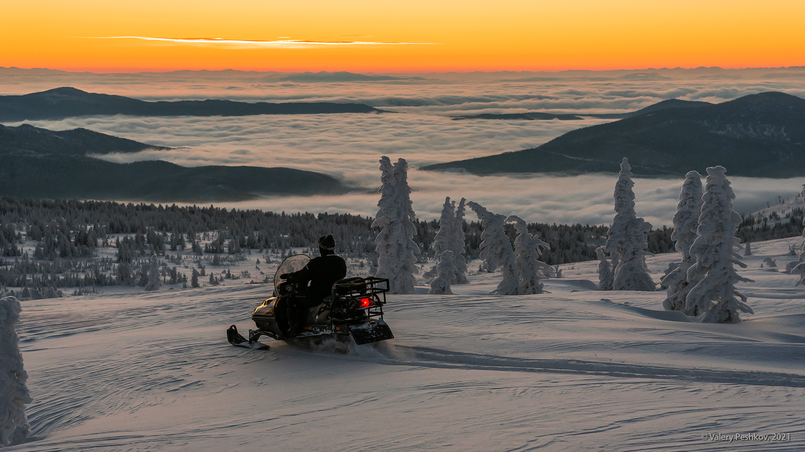 утро, сумерки, рассвет, зимнее утро,снегоход, снег, иней, мороз, зима, пихты, гора курган, шерегеш, горная шория, сибирь, Пешков Валерий