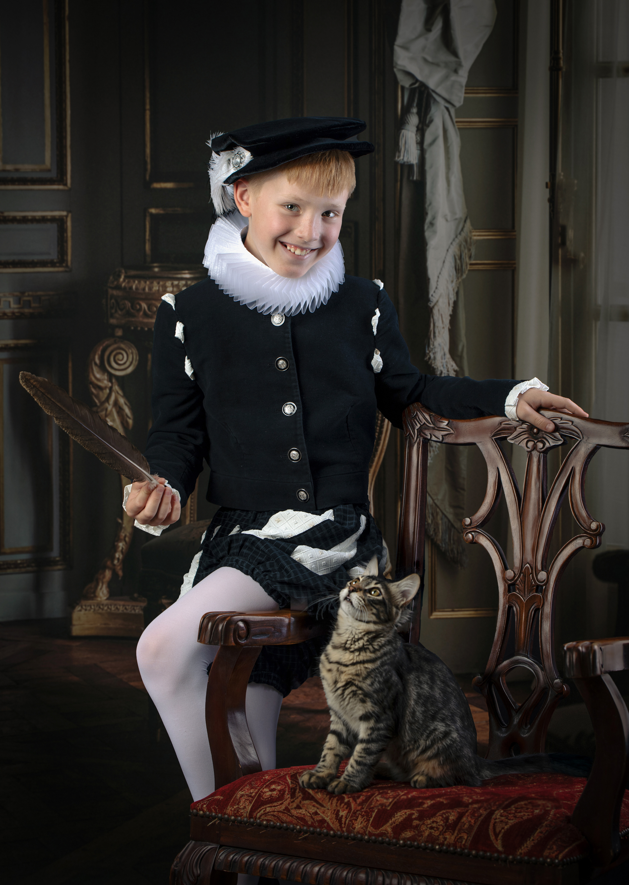 Перо, кошка, мальчик, игра, интерьер, ребенок., Горбачева Маментьева Татьяна