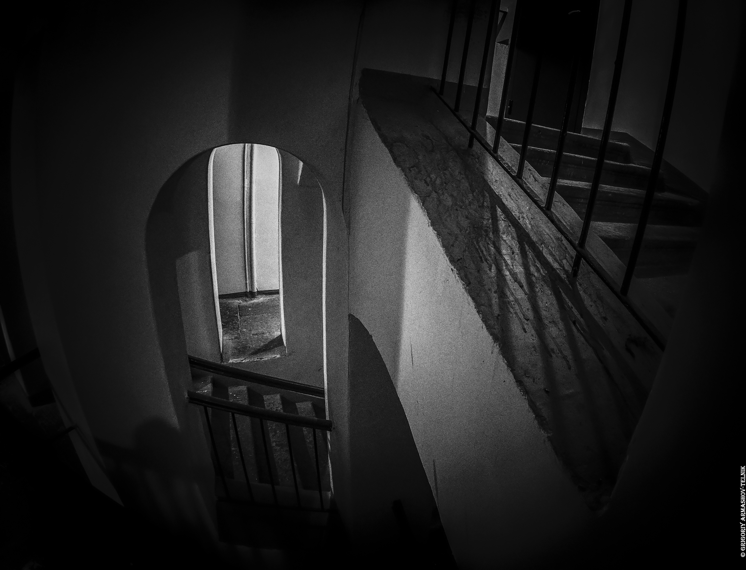 город монохром лестница завитки архитектура, Армашов-Тельник Григорий