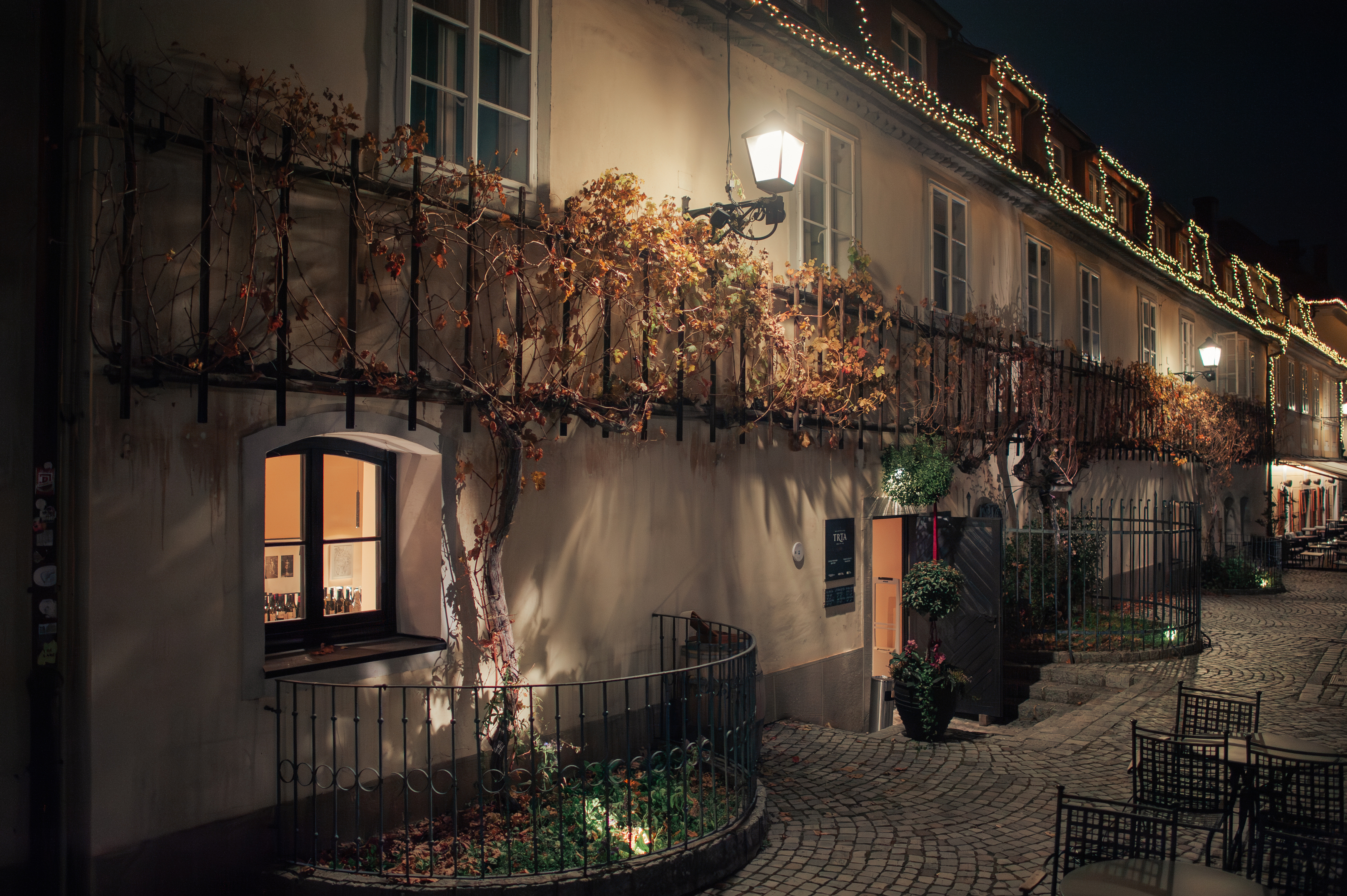 старый город старая лоза ресторан вино ночь фонарь, Andrei