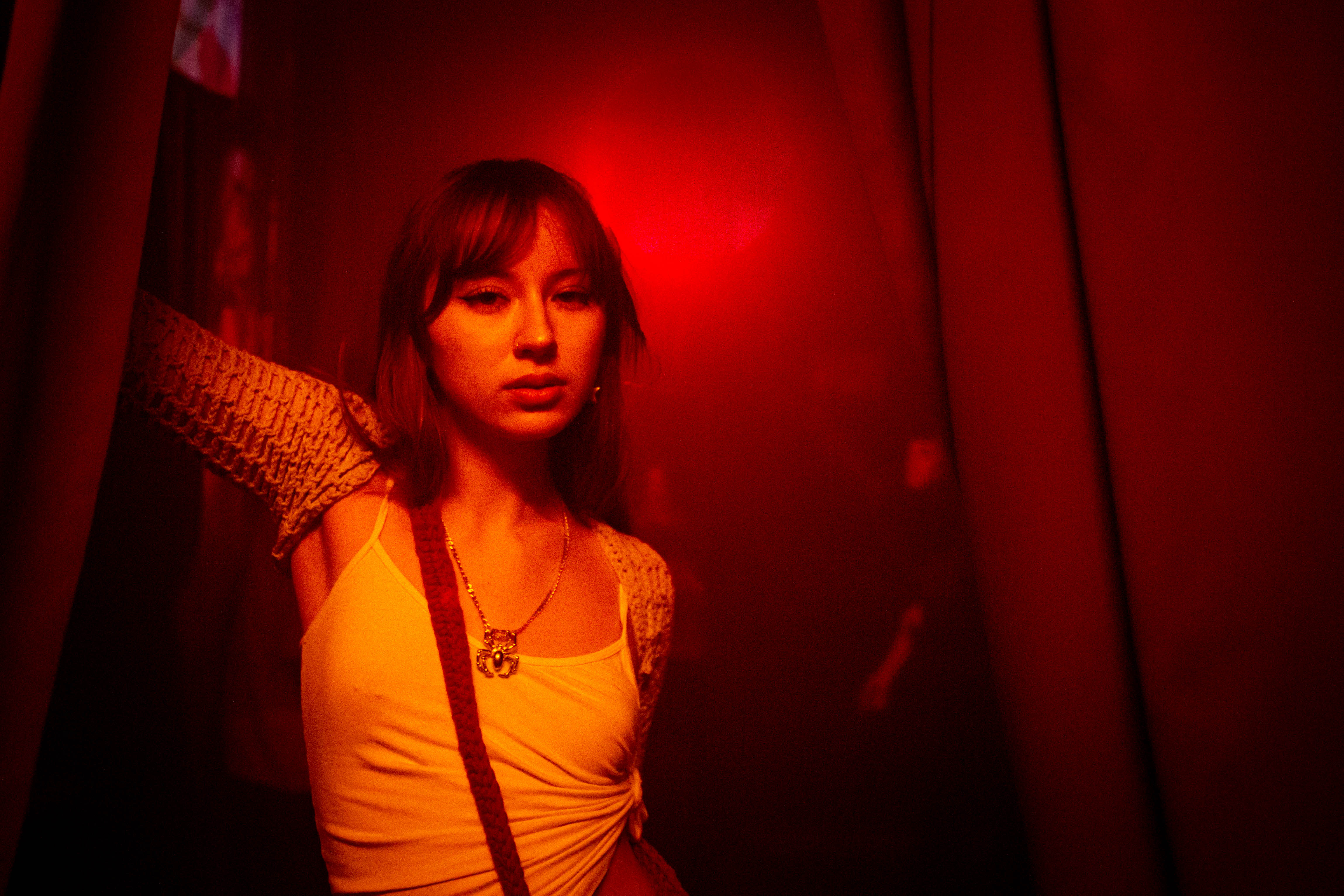 portrait, girl, monochrome, eyes, light, night, red, Radomił Gomółka