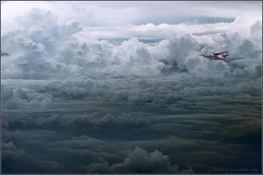небо,тучи,облака,непогода,самолет, Александр Лицис