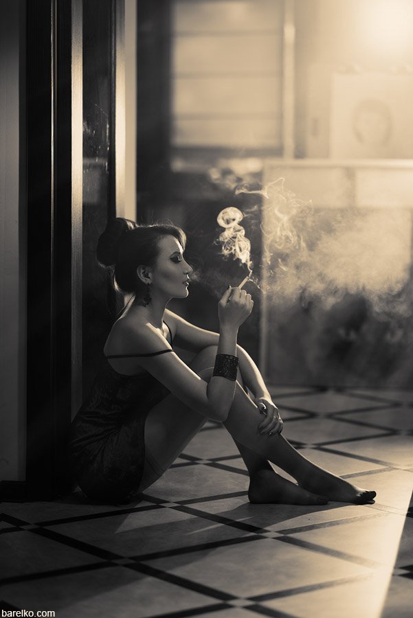 bw, black and white, young, woman, erotic, smoke, light, Roman Barelko