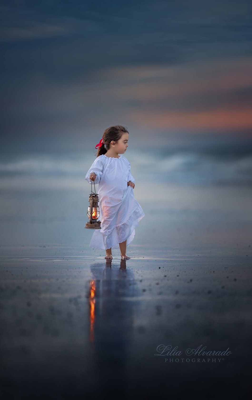 water,ocean,sea,dask,morning,child,brunette, lantern,light,looking, Lilia Alvarado