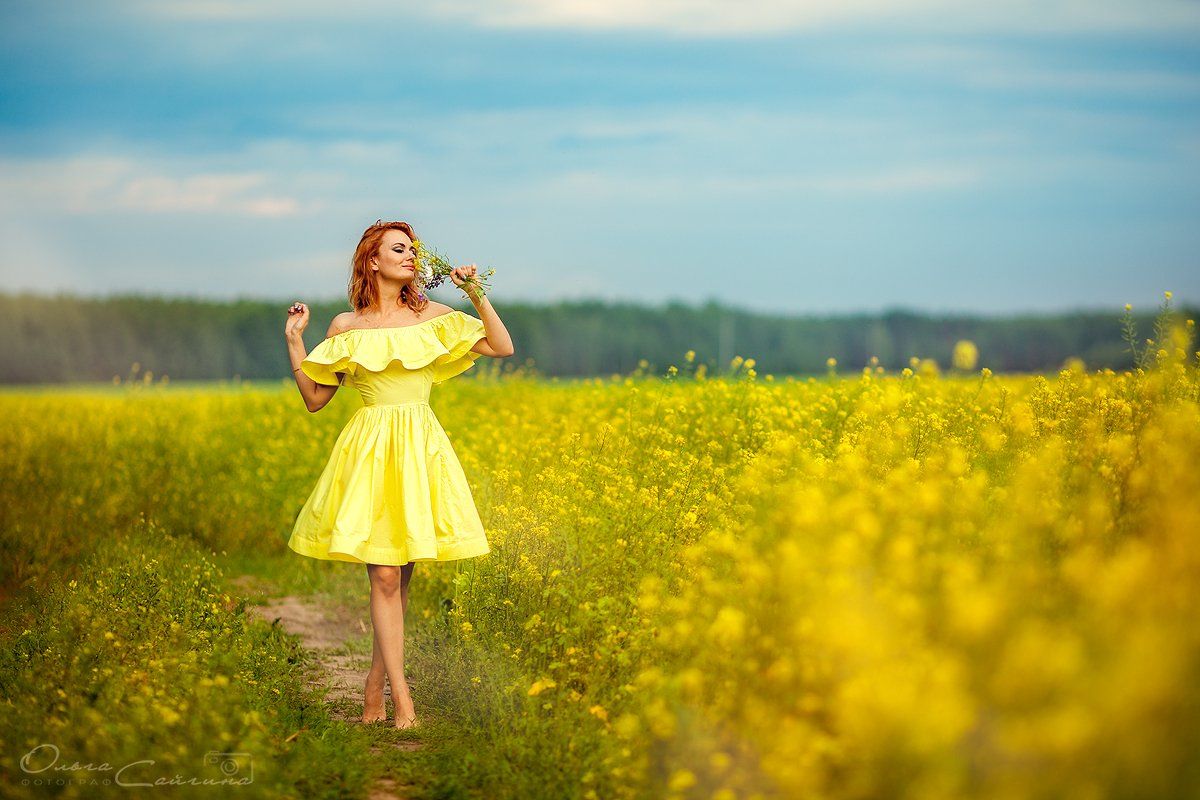 Необычайное лето слушать. Девушки летом. Фотосессия в поле. Фотосессия летом. Фотосессия в желтом цвете.