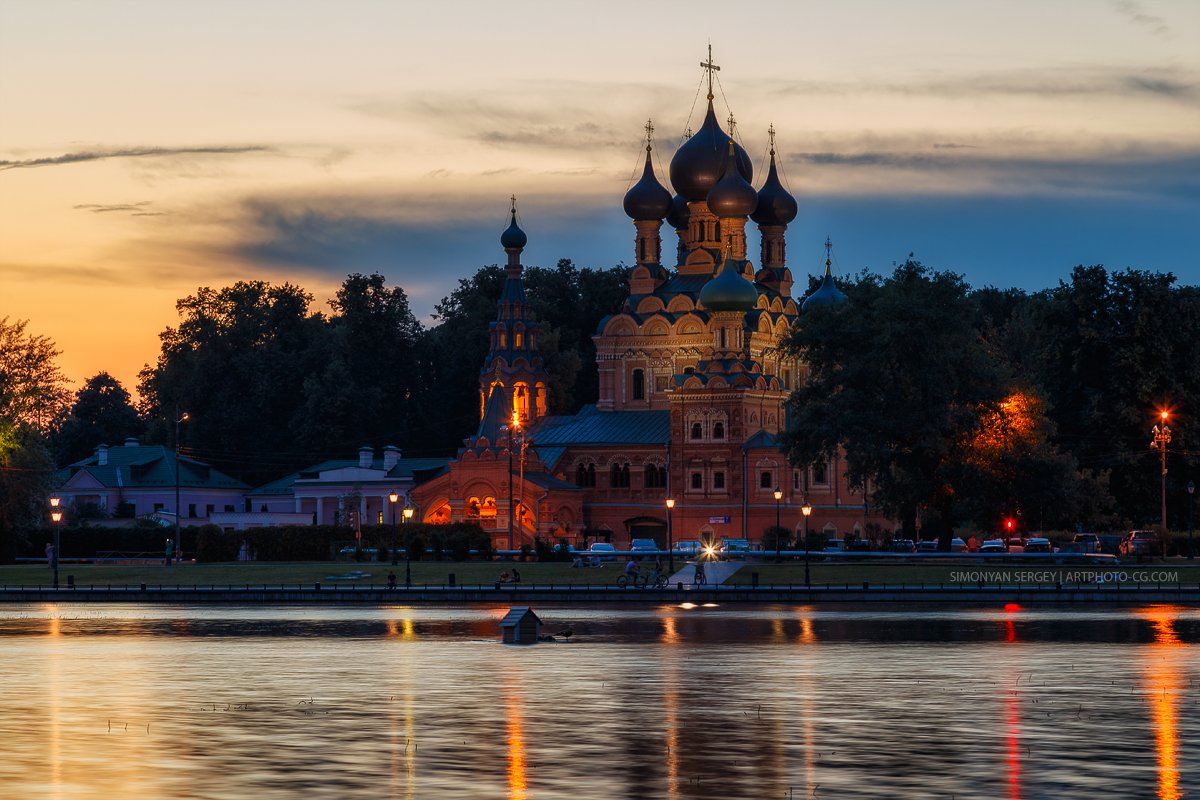 Храм в Останкино ночью