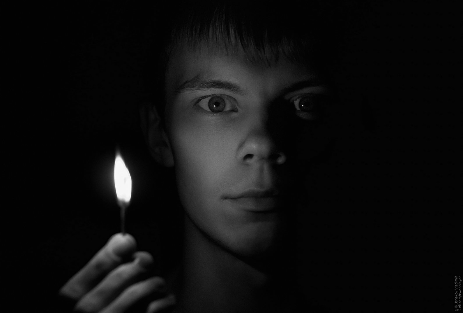 автопортрет, черно-белое, спичка, пламя, темнота, Владимир Ушаков