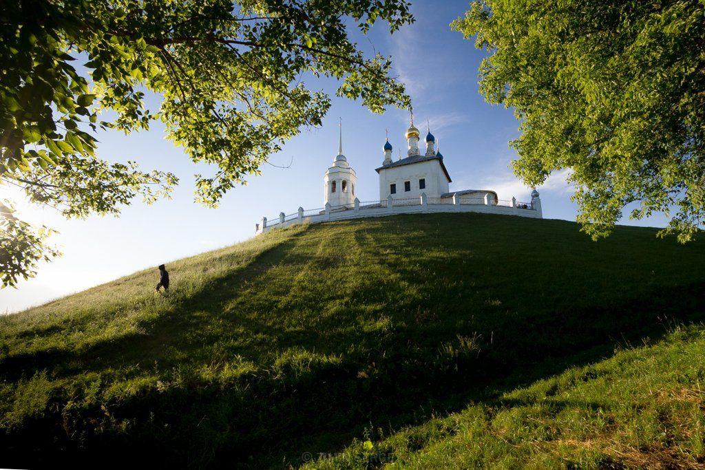 Город на пригорке