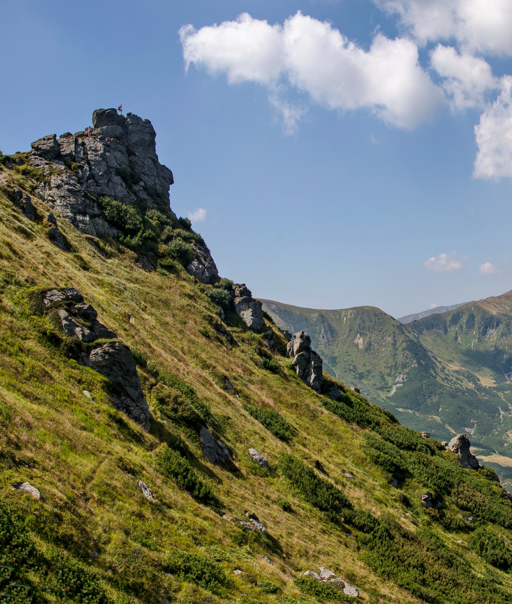 вухатый камень, карпаты, небо, облака, туристы, черногорский хребет, Валерий Наумов