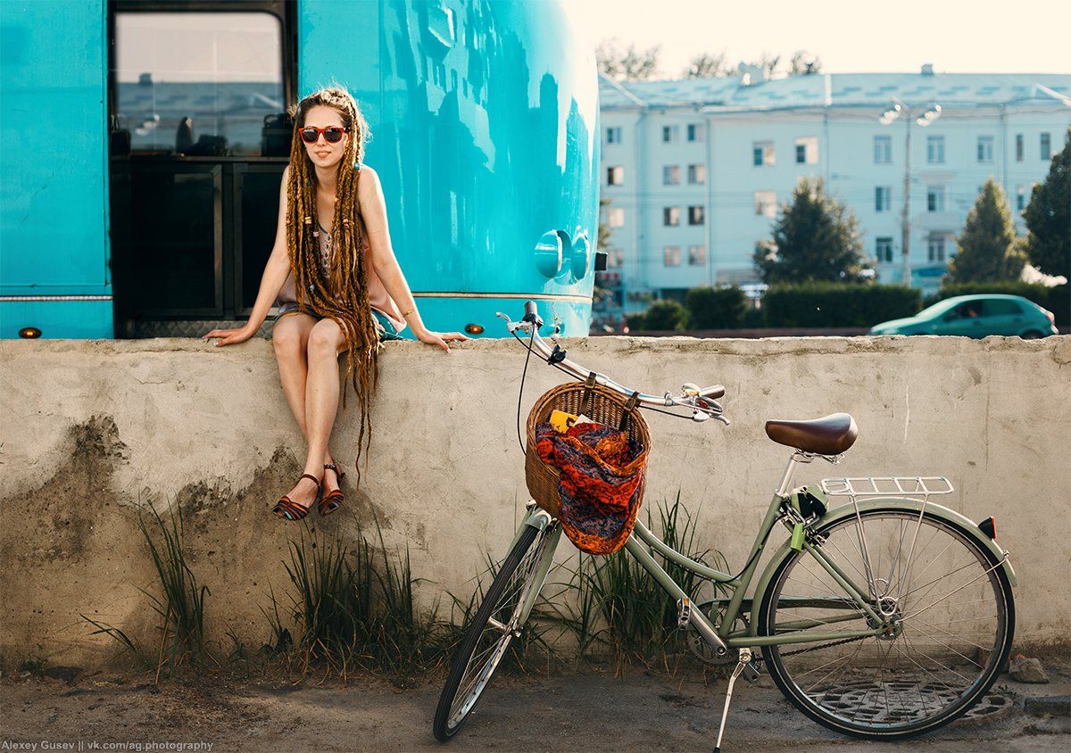 girl,city,street,bike,bicycle,blue,bus,dreadlocks, Алексей Гусев