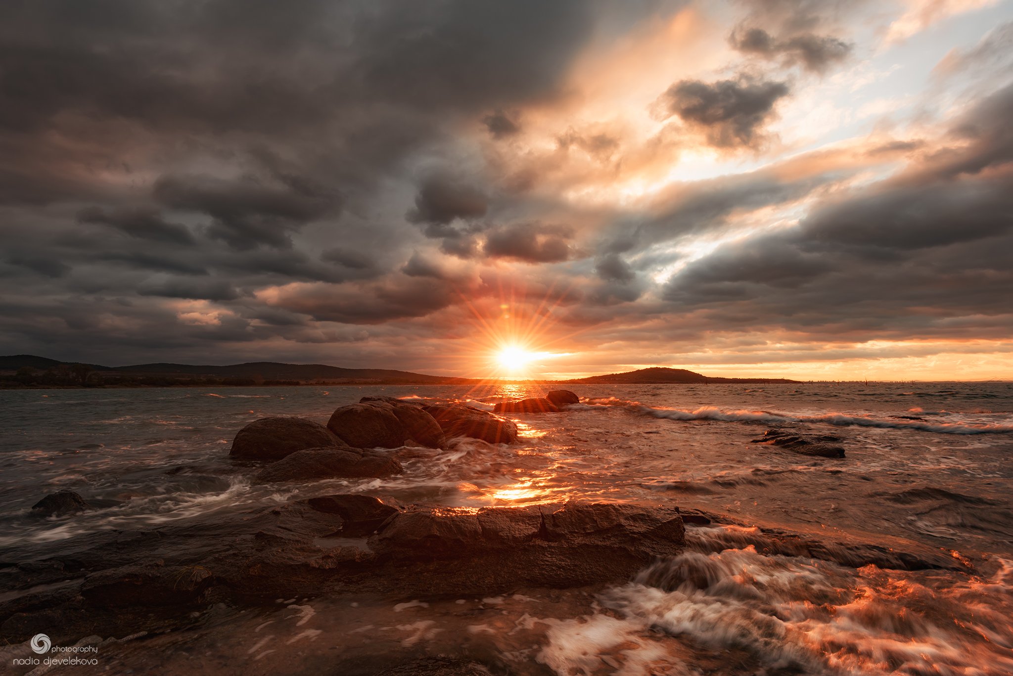 sunset, sun, sky, cloudscape, landscape, waves, rocks, Надя Джевелекова