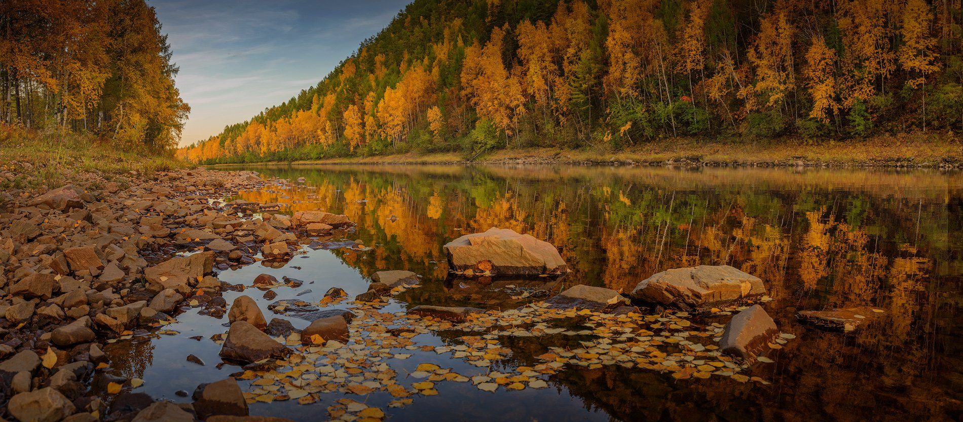 река, камни, осень, листья, вода, вечер, небо, Дмитрий Демидчик