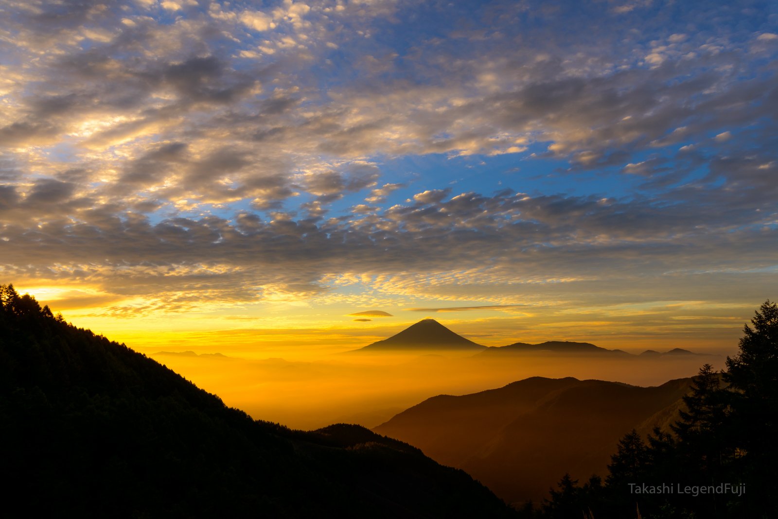 Fuji,mountain,cloud,Japan,valley,red,orange,sky,morning,sunshine,sunrise,beautiful,amazing,, Takashi