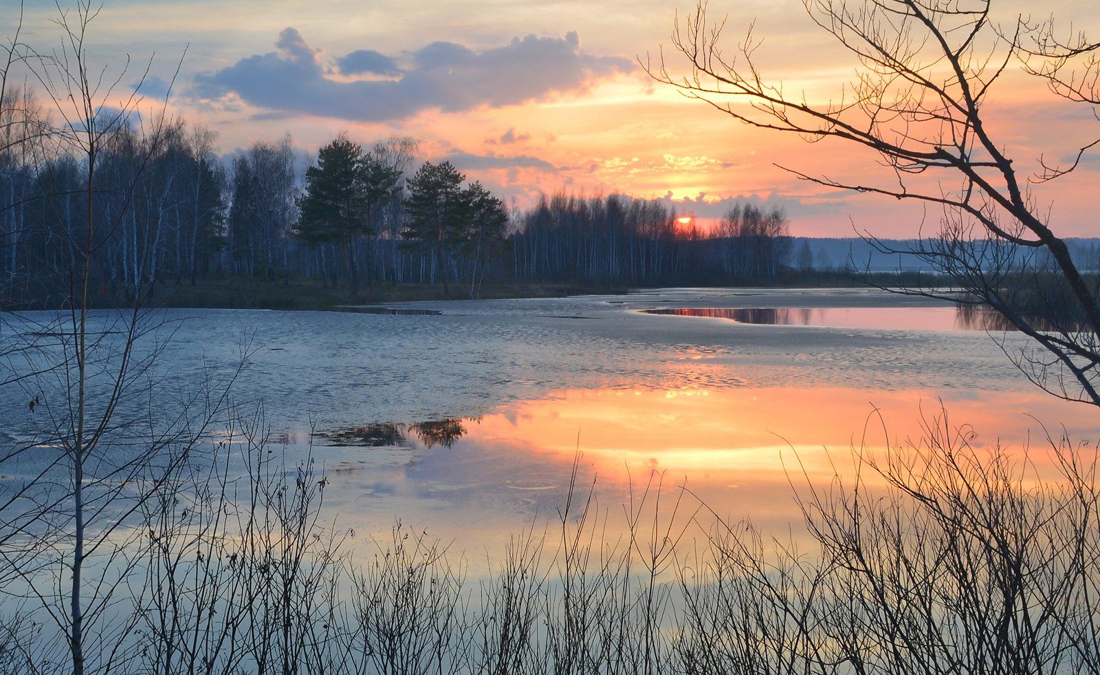 весна, апрель, вечер, дымка, тишина, закат, небо, озеро, лёд, пейзаж, природа, Irina Shapronova