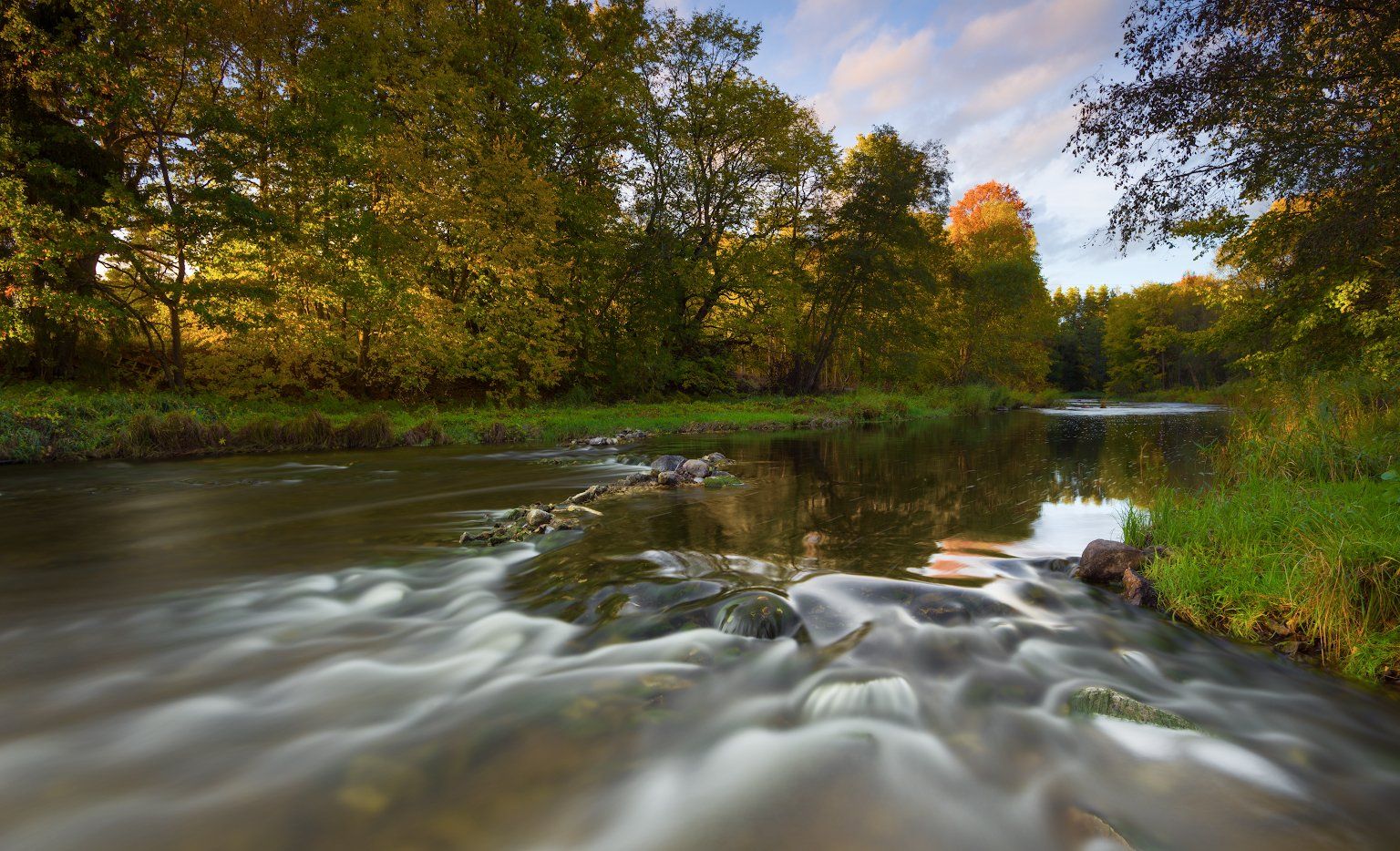 осень пейзаж латвия река вода, Алексей Мельситов