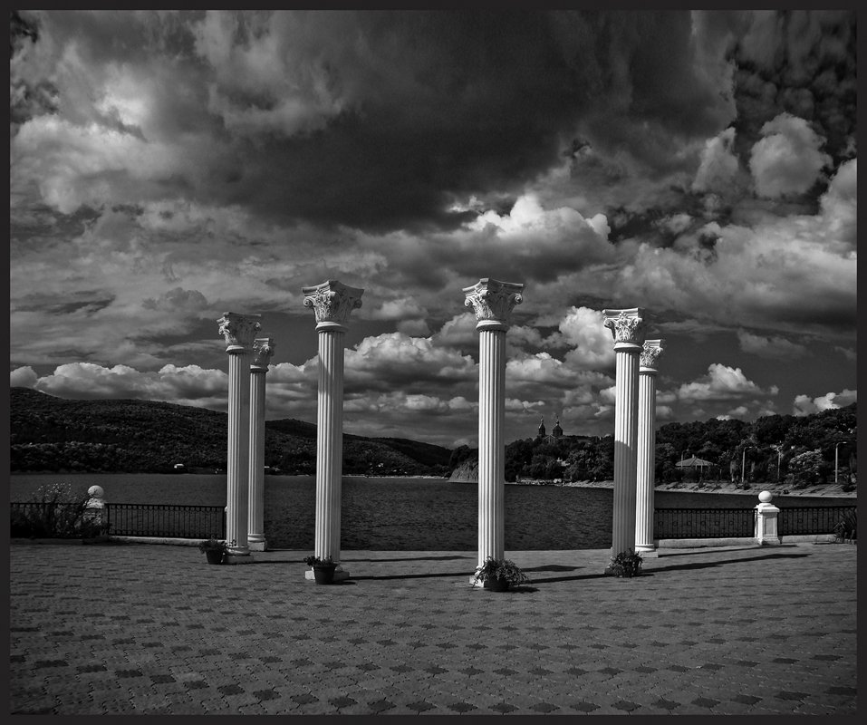 озеро, горы, вода, облака, колонна, Владимир Крылов