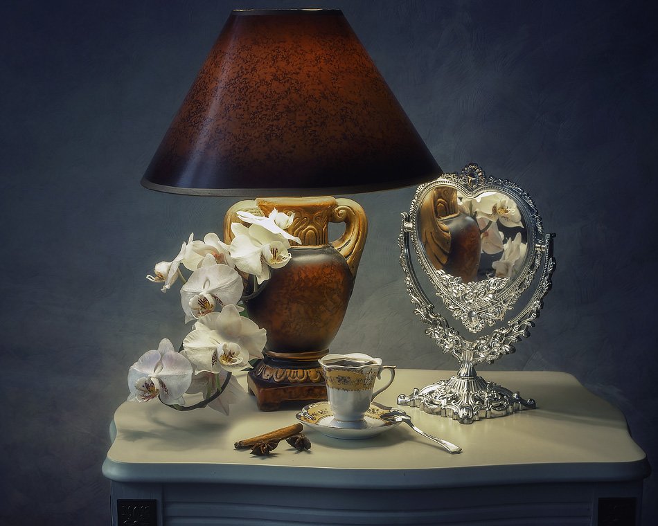натюрморт, чашка кофе, орхидея, настольная лампа, зеркало, специи, Ирина Приходько