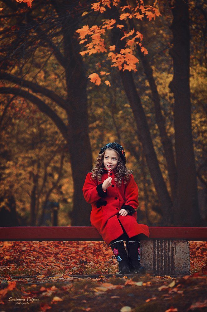 осень, красное пальто, девочка, красота, желтые листья , Семенова Татьяна