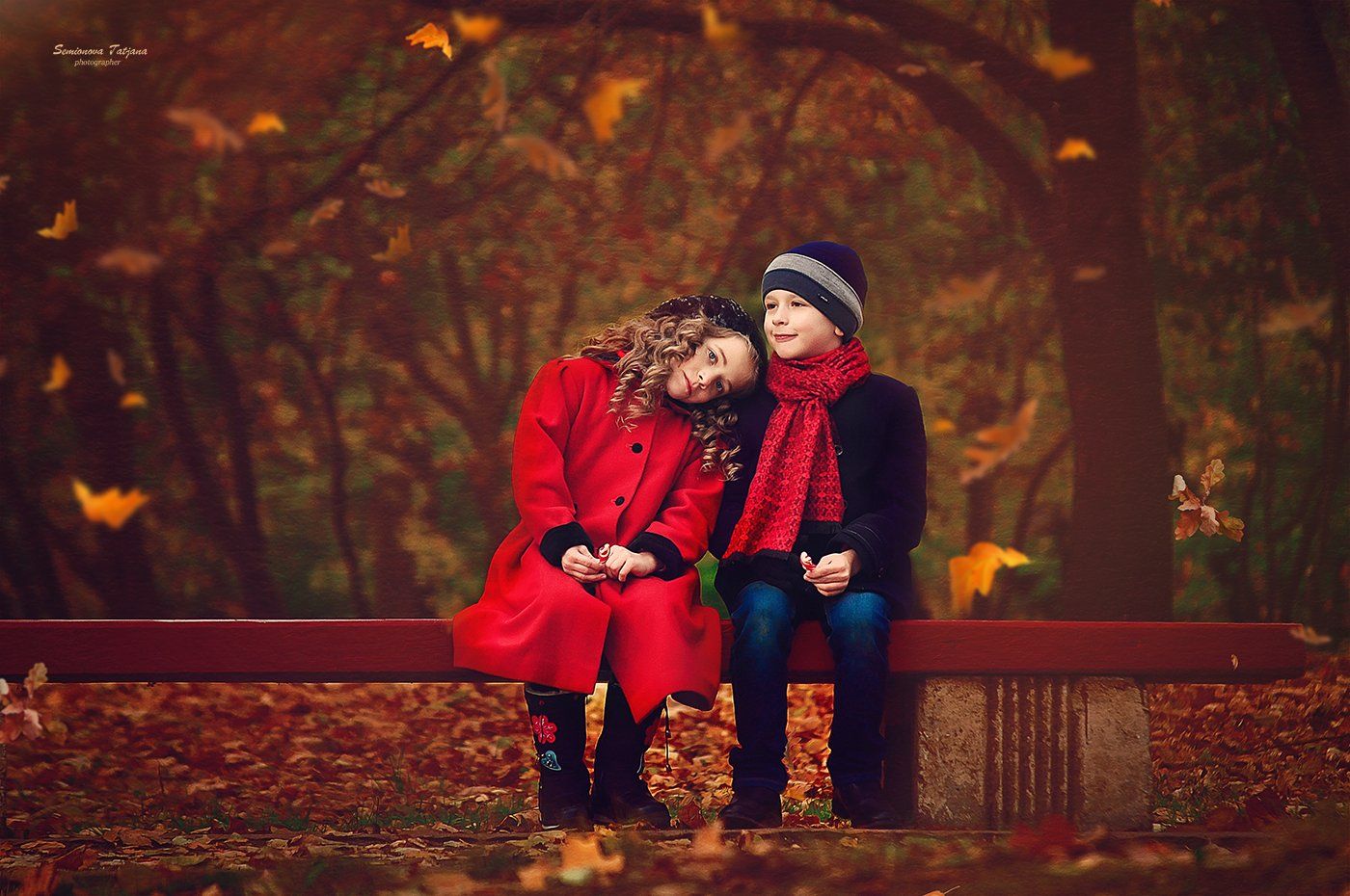 Осень, любовь, нежность, дети, красота, желтые листья, красное пальто, мальчик, девочка, Семенова Татьяна