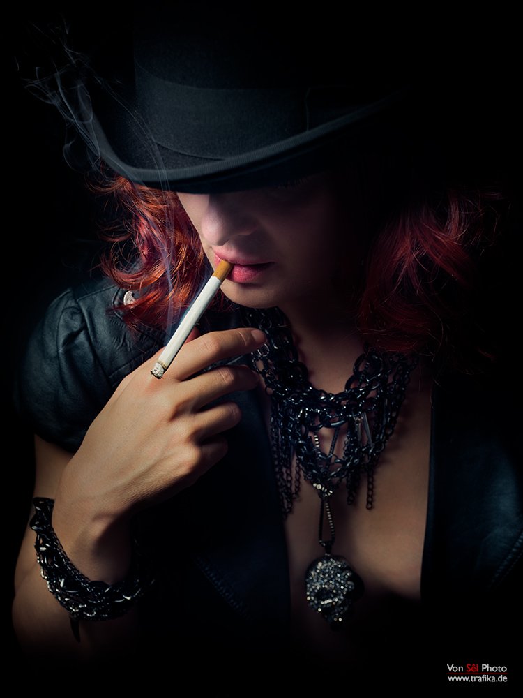hat, smoke, black, cigarette, atmosphere, jewelry, bracelet, necklace, red, Von Sel