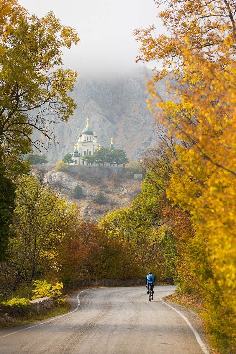 Крым, Ялта, Форос, пейзаж, осень в Крыму, храм, дорога, горы, туман, Serge Titov