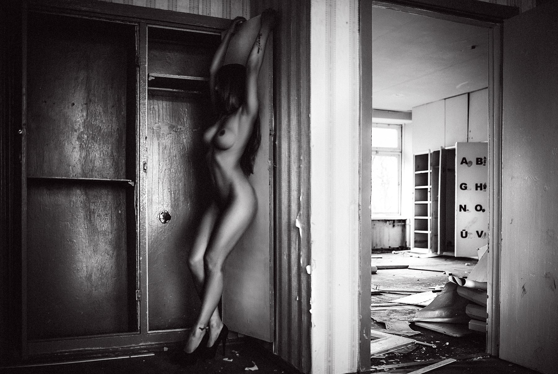 woman, nude, natural light, abandoned, Руслан Болгов (Axe)