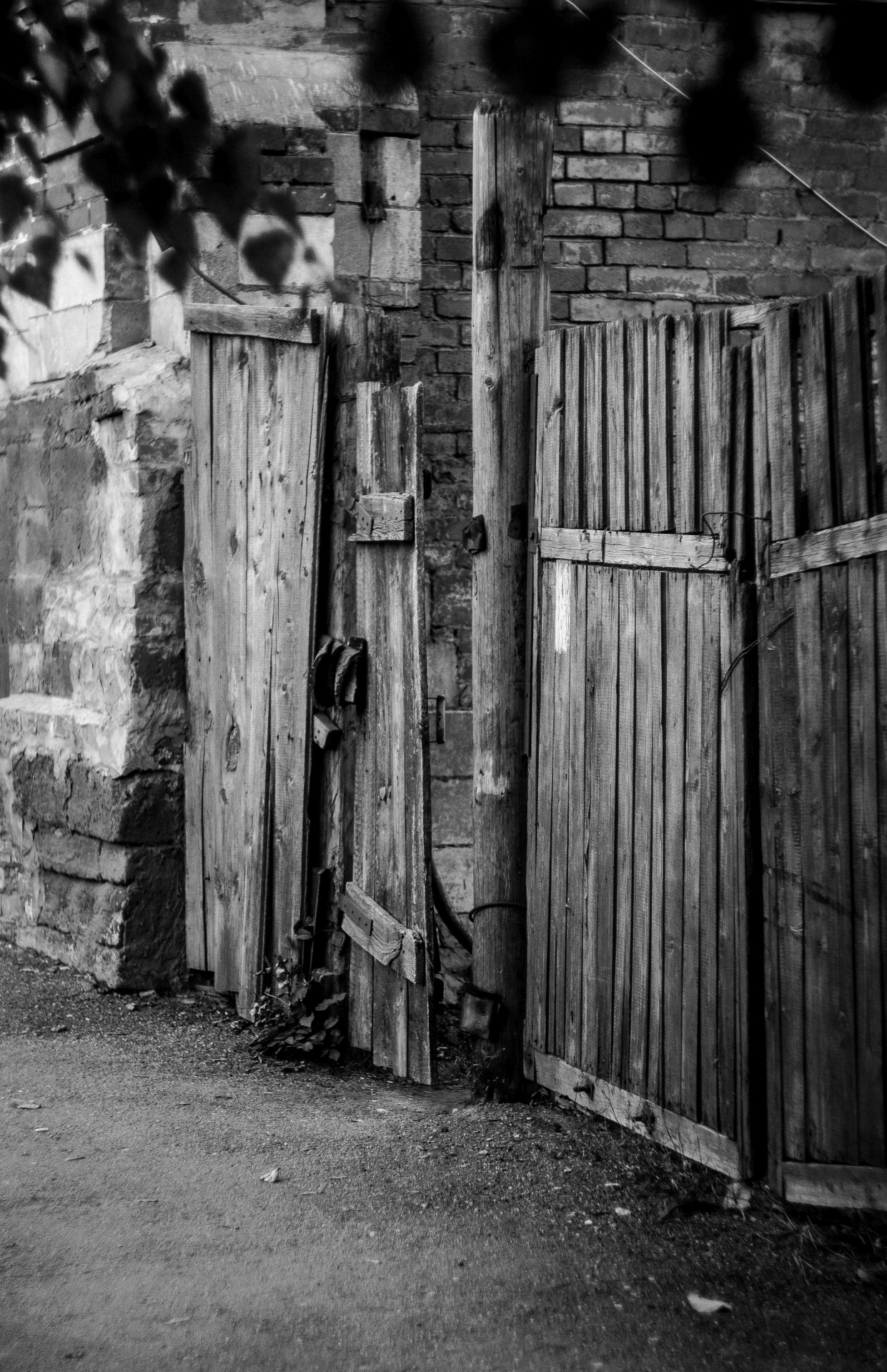 город, черно-белое фото, настроение, дверь, отошел, city, black and white photo, bw, mood, door, Виктор Бертяев