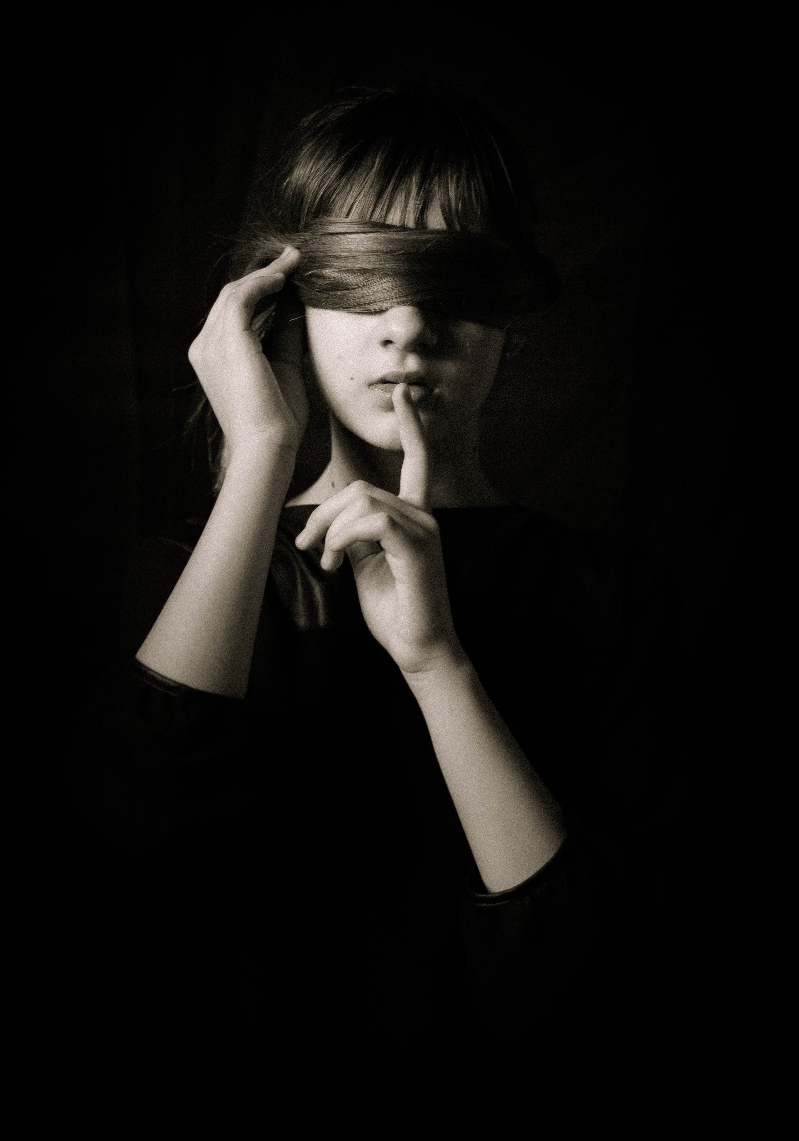 #girl #silence #calm #fingers #longhair #hands #blackandwhite #germany #lips, Lina Kozi