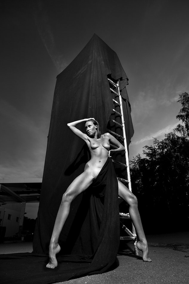 nude, woman, sculpture, black and white, outdoor, thorsten jankowski