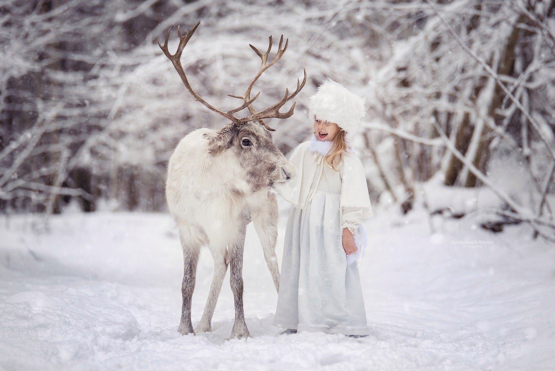 девочка, портрет, снег, зима, олень, сказка, лес, рождество, Артём Бондарович