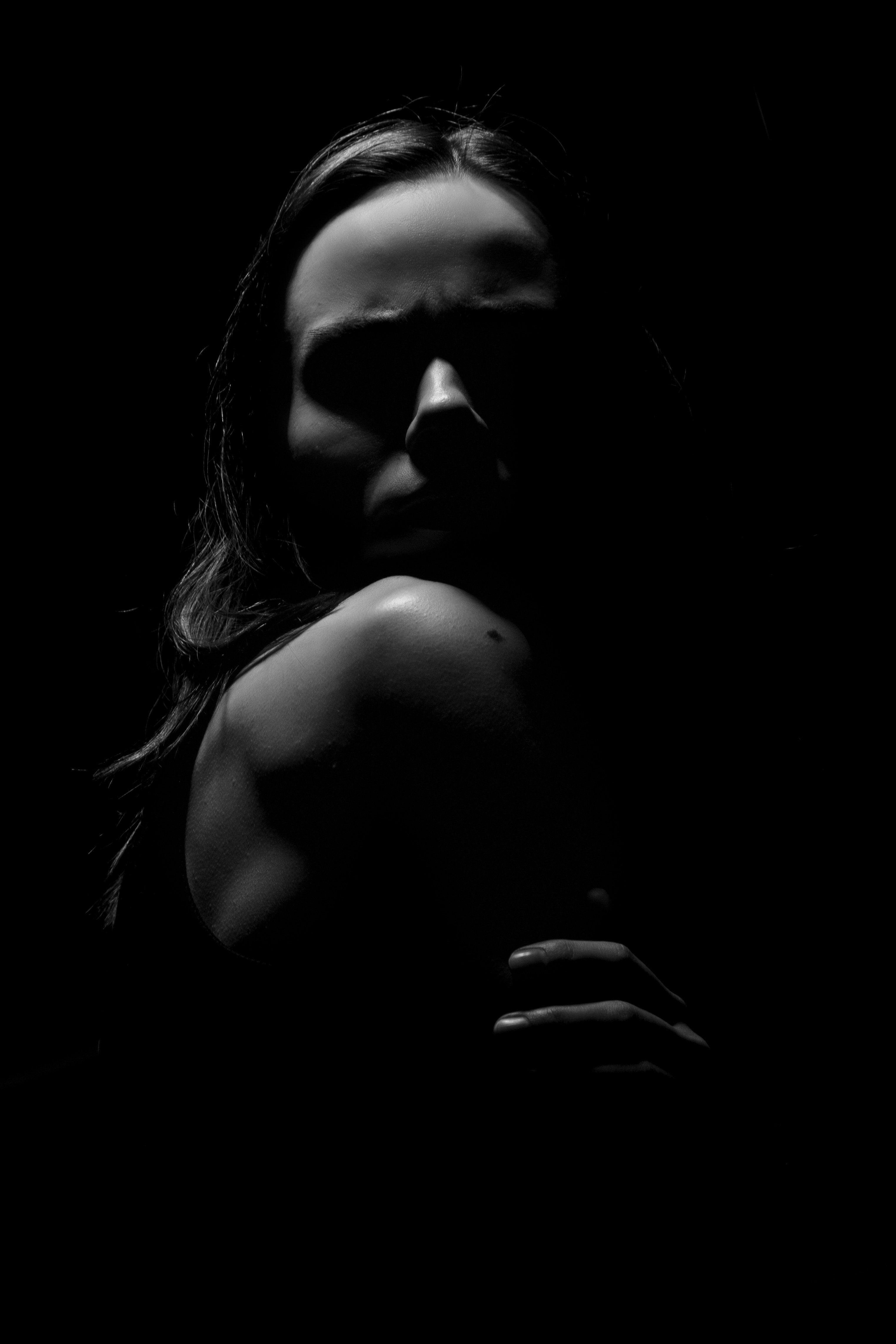 портрет, черно-белое, эмоция, тени, темнота, Алексей Польский