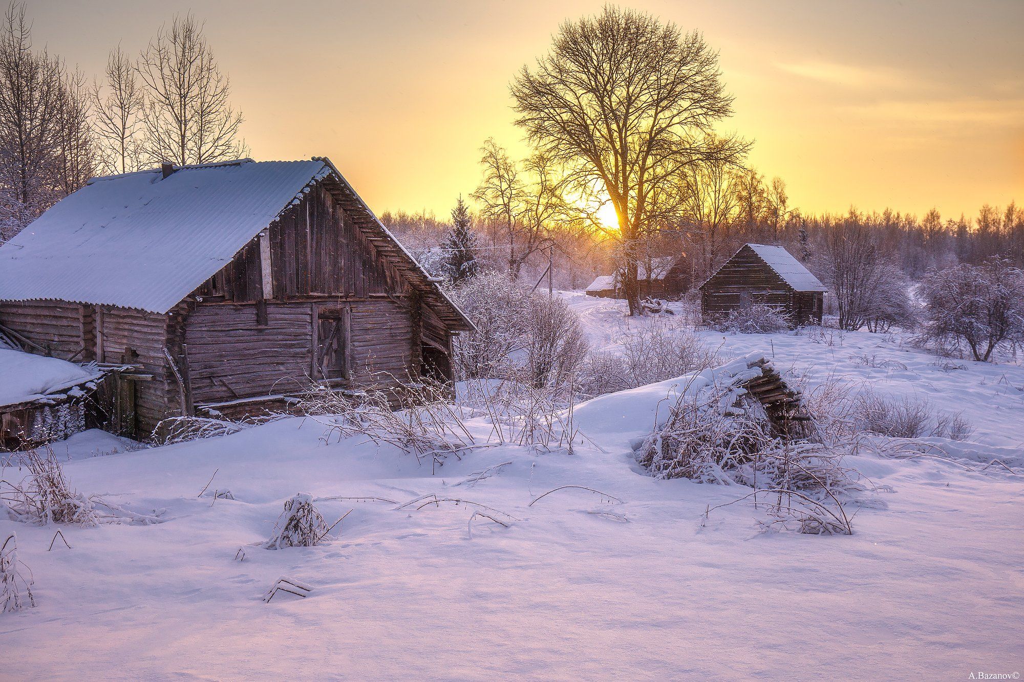 Фраза в деревню в глушь. Зимняя деревня. Зима в деревне. Деревня зимой. Зимний деревенский пейзаж.