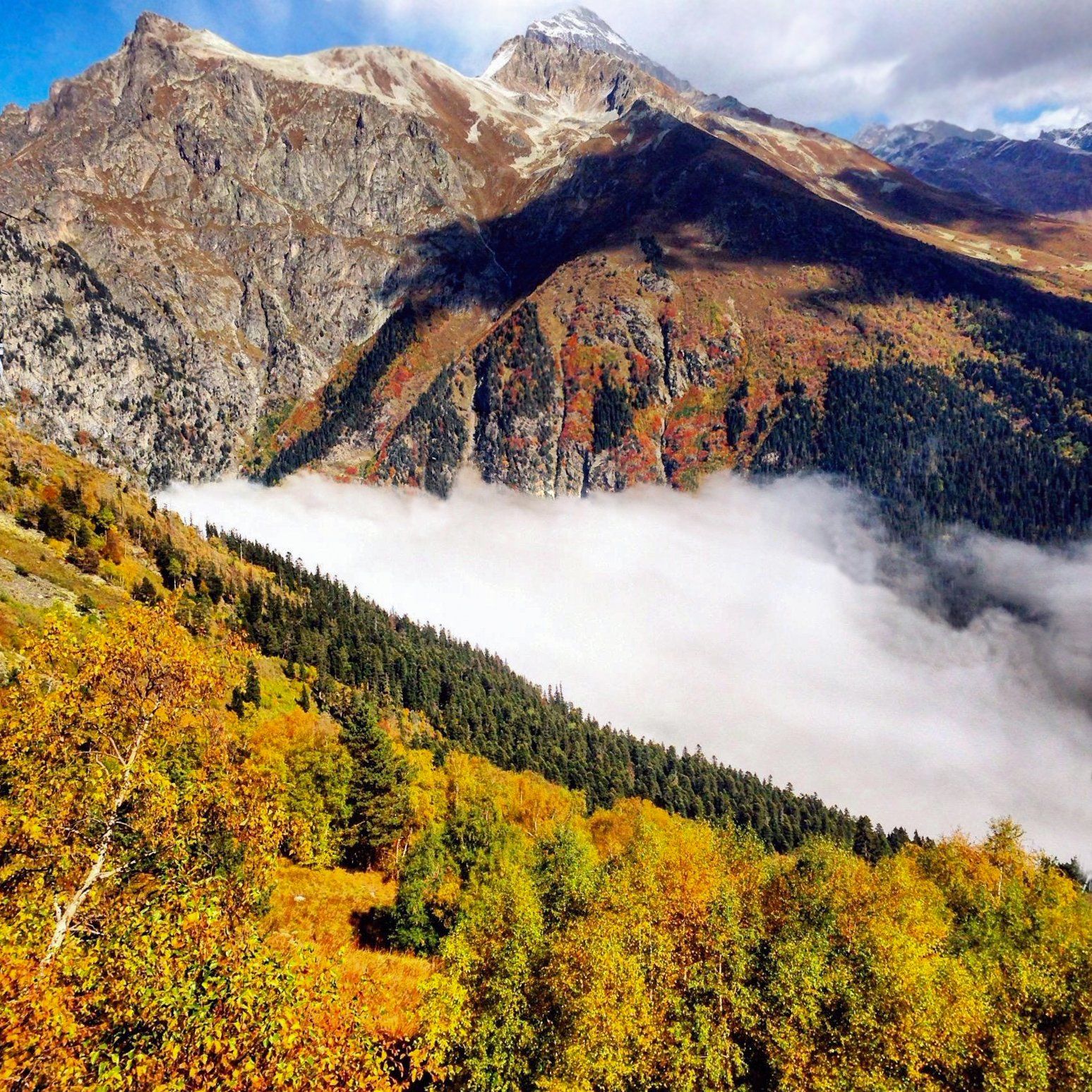 Горы Кавказа осенью