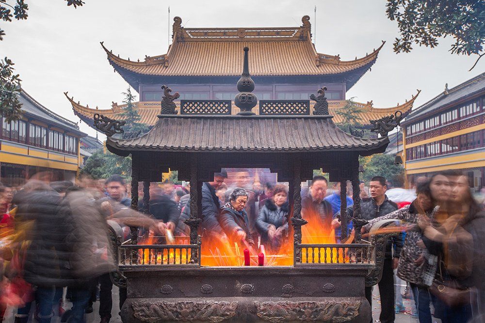 burning incense, yelangzhong