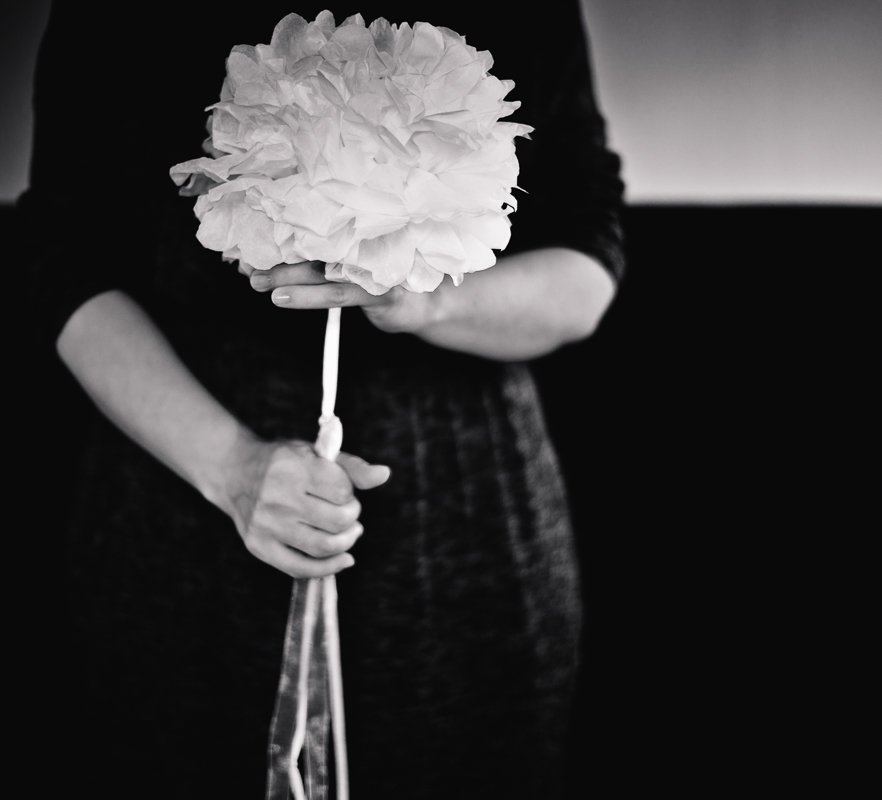 черно-белая, flower, hands, black white, lights, shadows, Екатерина Чуносова
