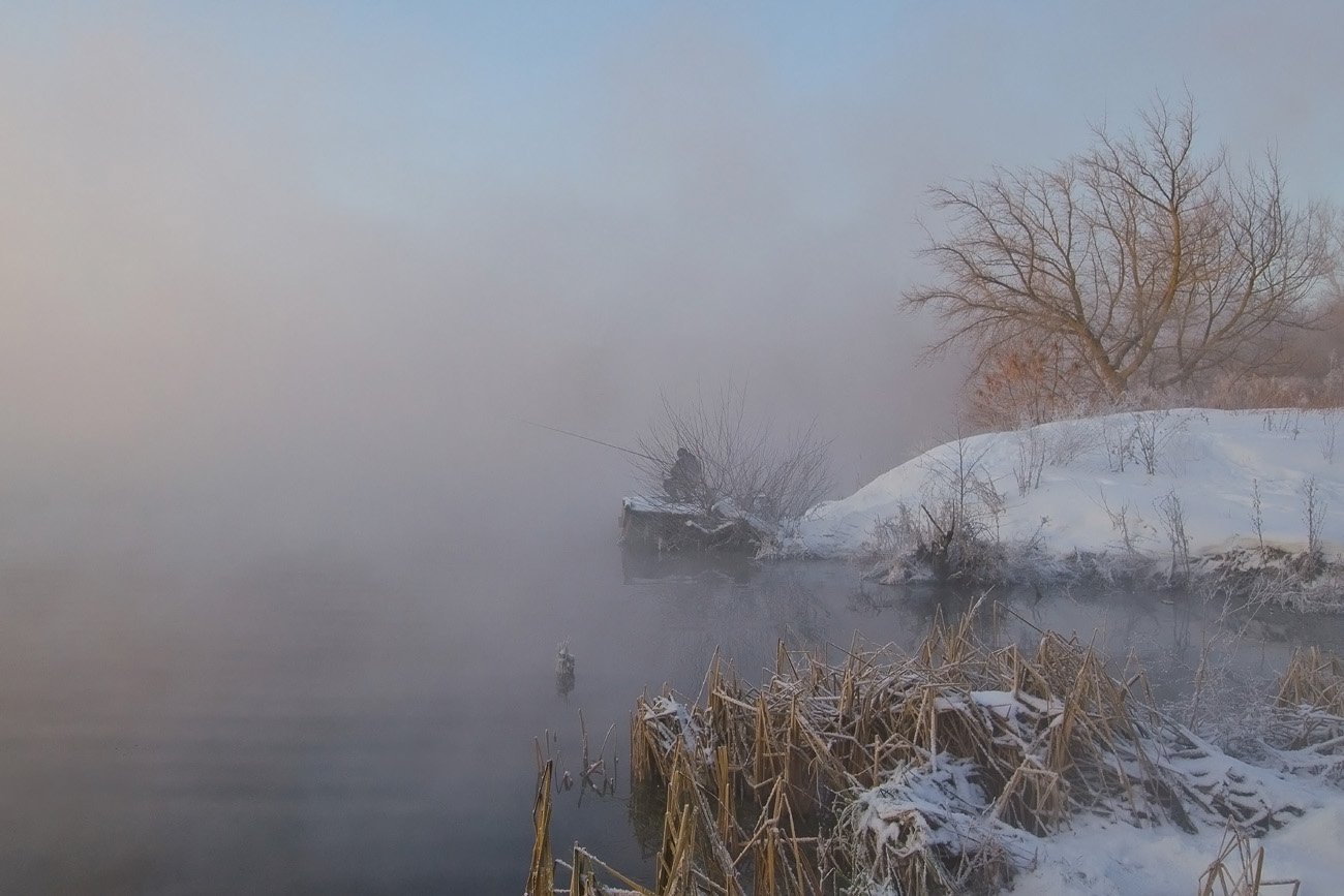 зима пейзаж озеро горячка рыбак, Михаил Агеев