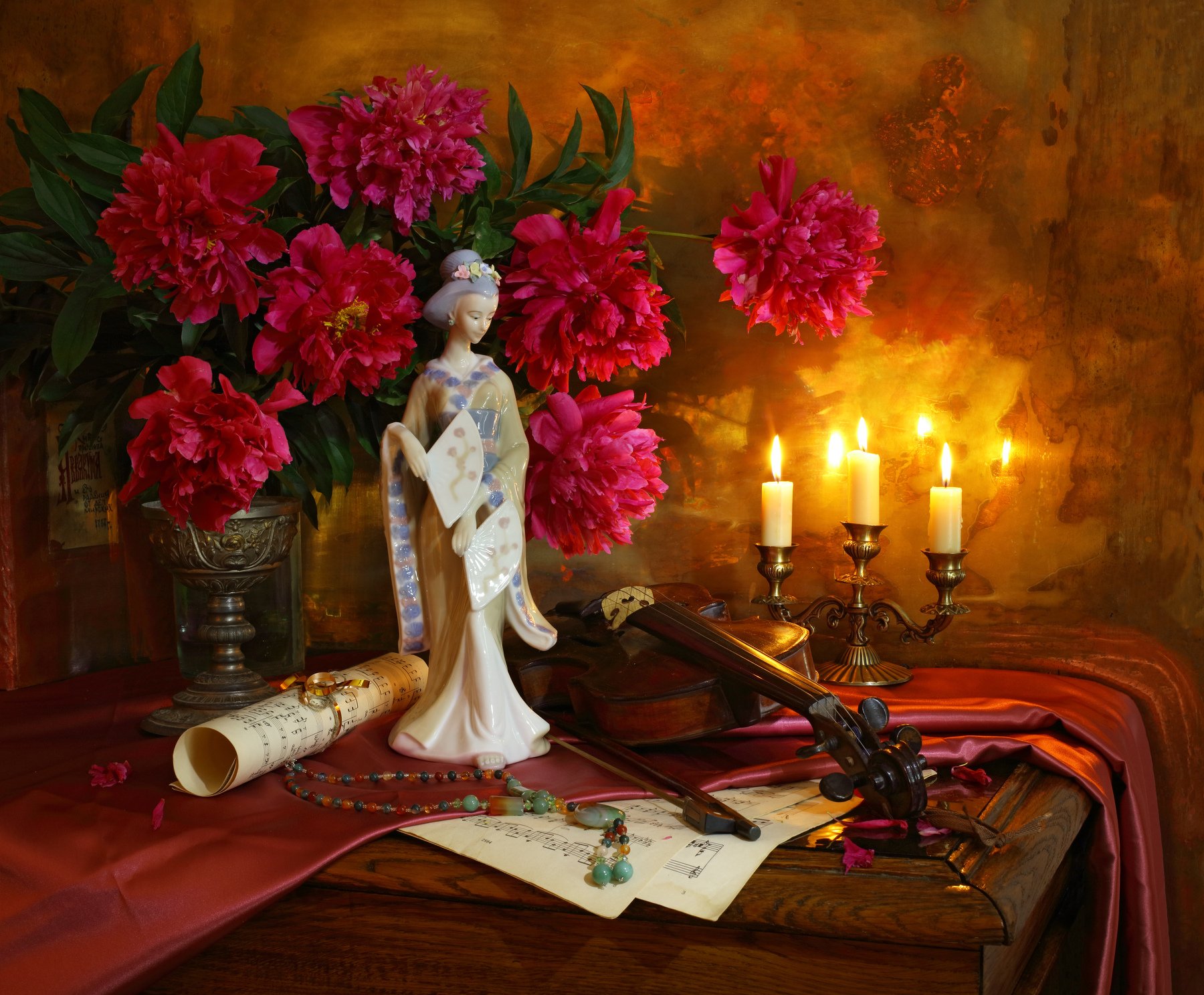 скрипка, музыка, девушка, свечи, цветы, пионы, золото, Андрей Морозов