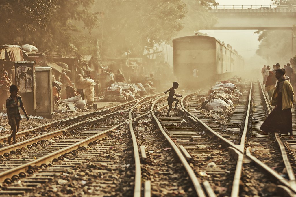поезд, железная дорога, пути, рельсы, жизнь, бангладеш, пыль, люди, ALLA SOKOLOVA