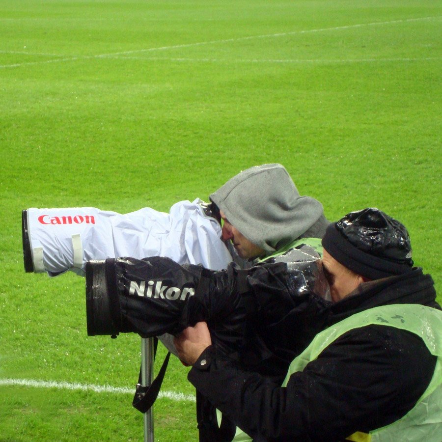 футбол, греция-украина, фотокорреспонденты, аппараты, объективы, дождь, Александр Андреев