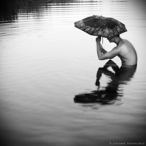 man, nude, boy, water, umbrella, reflection, человек, обнаженный, вода, отражение, kasperionis, Gintaras Kasperionis