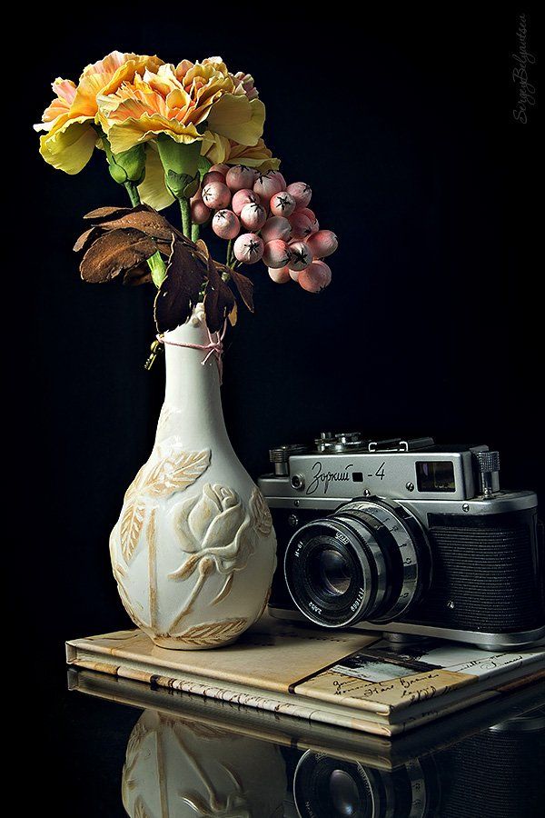 ваза, цветы, рябина, фотоаппарат, зоркий-4, отражение, Сергей Белявцев