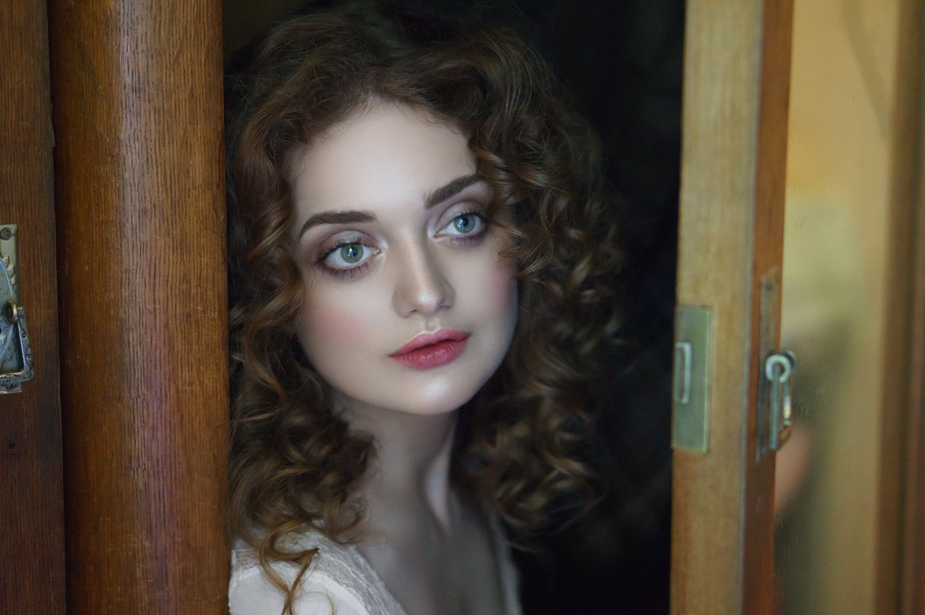 door, retro, portrait, closeup, beautiful, girl, curly, Наташа Янкелевич