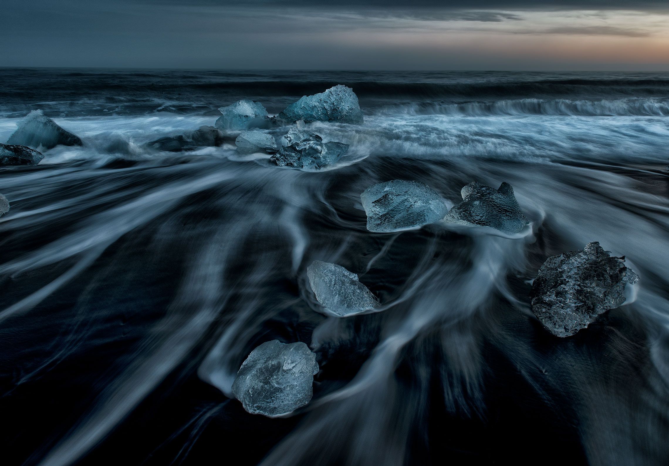 лед. море. волны. исландия. вулканический песок, Alex Mimo