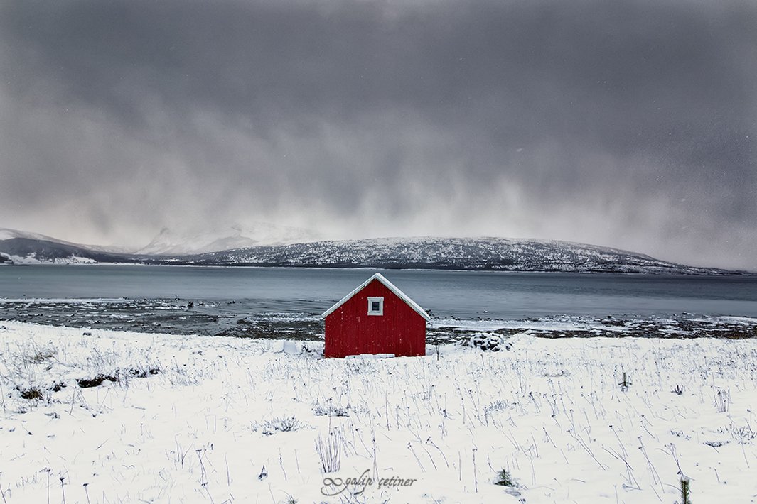 landscape, landscapes, red, hut, cottage, norway, snow, cloud, clouds, Galip Çetiner