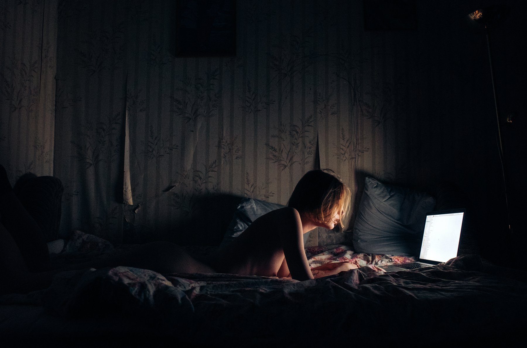 girl, at home, mac, MacBook, laptop, nude, naked, night, russia, ufa, fujifilm, fujifilmru, bed, room, net, , Роман Филиппов