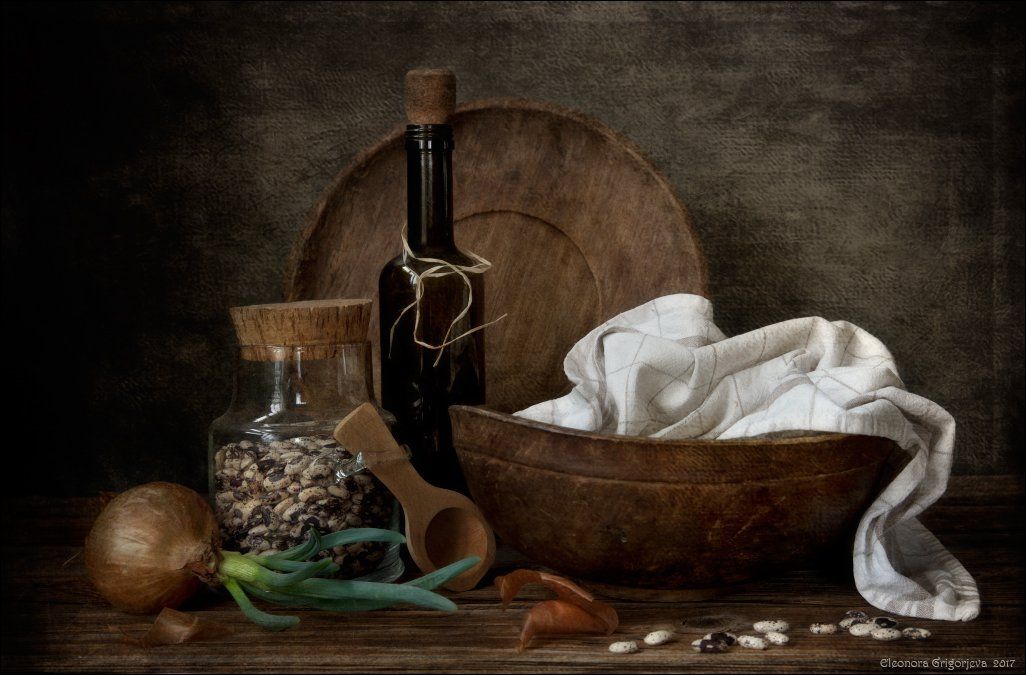 луковица, фасоль, деревянные предметы, винтаж, бутылка, полотенце, натюрморт, Eleonora Grigorjeva