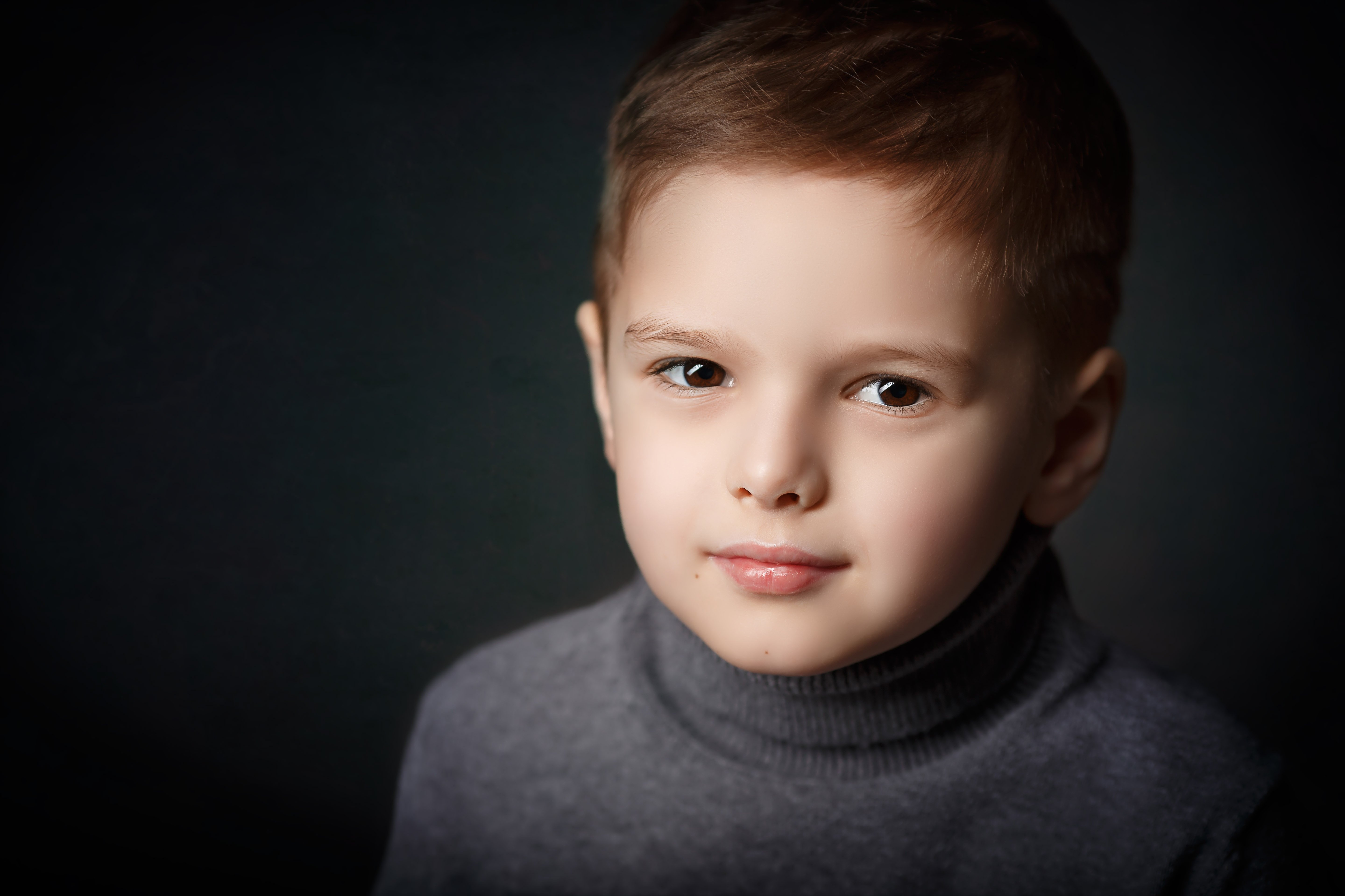 детский портрет, портрет мальчика, лицо мальчика на черном фоне, мальчик, Денис Фёдоров